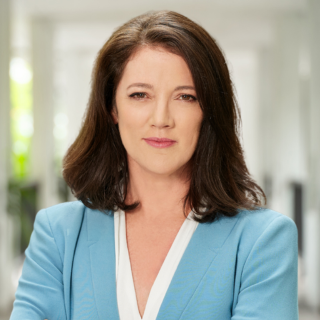 A headshot of Leslie Johnston